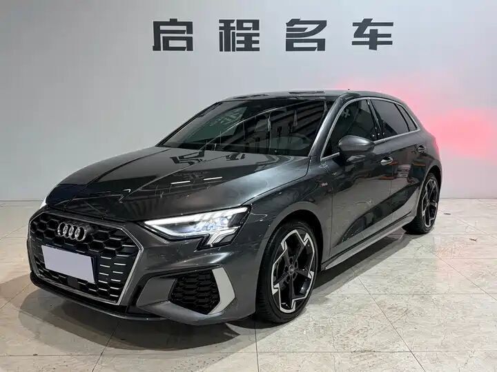 Audi A3 Sportback Luxury Sport 2023 фото 2