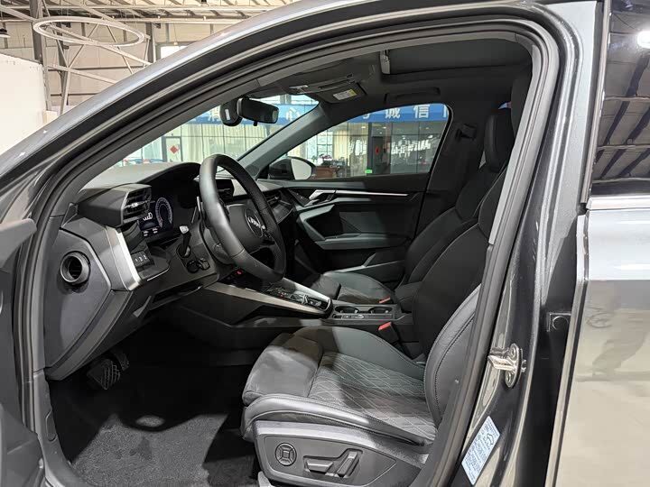 Audi A3 Sportback Luxury Sport 2023 фото 4