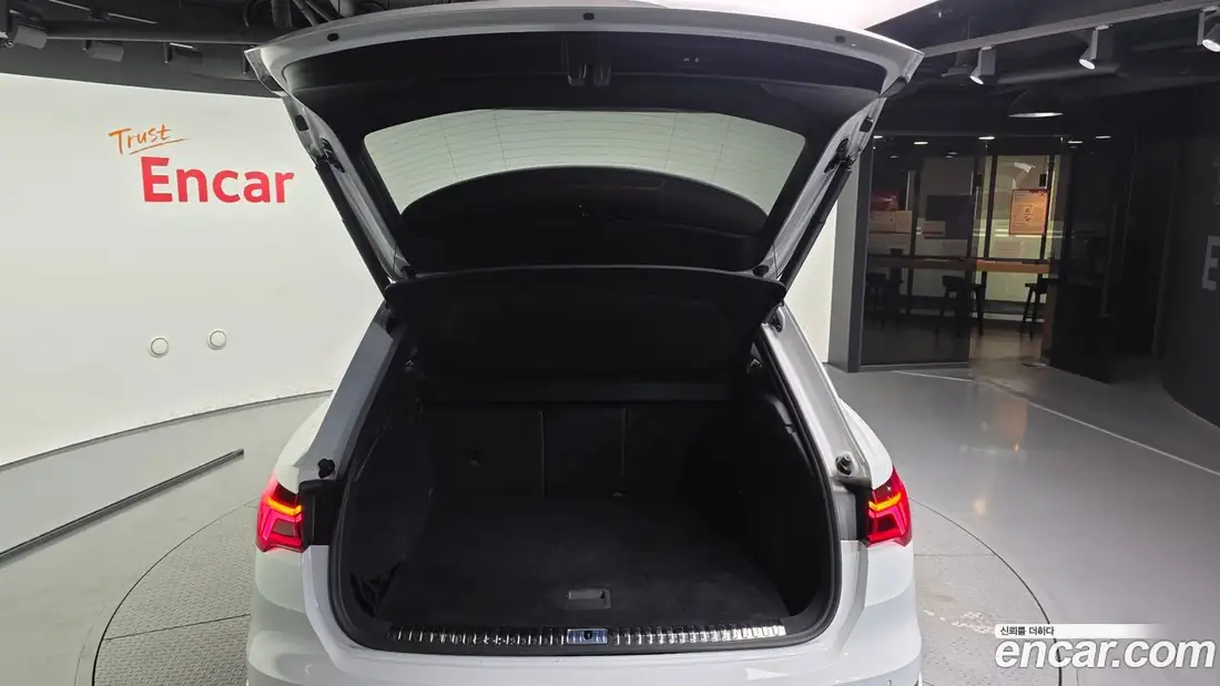 Audi Q3 2020 фото 20
