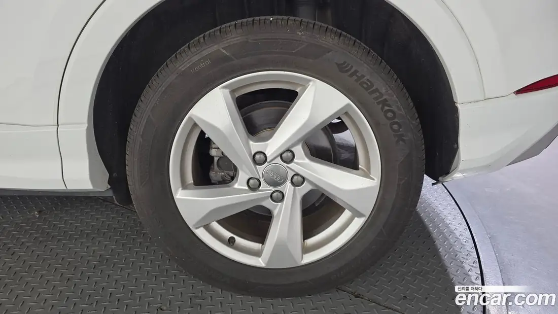 Audi Q3 2020 фото 21