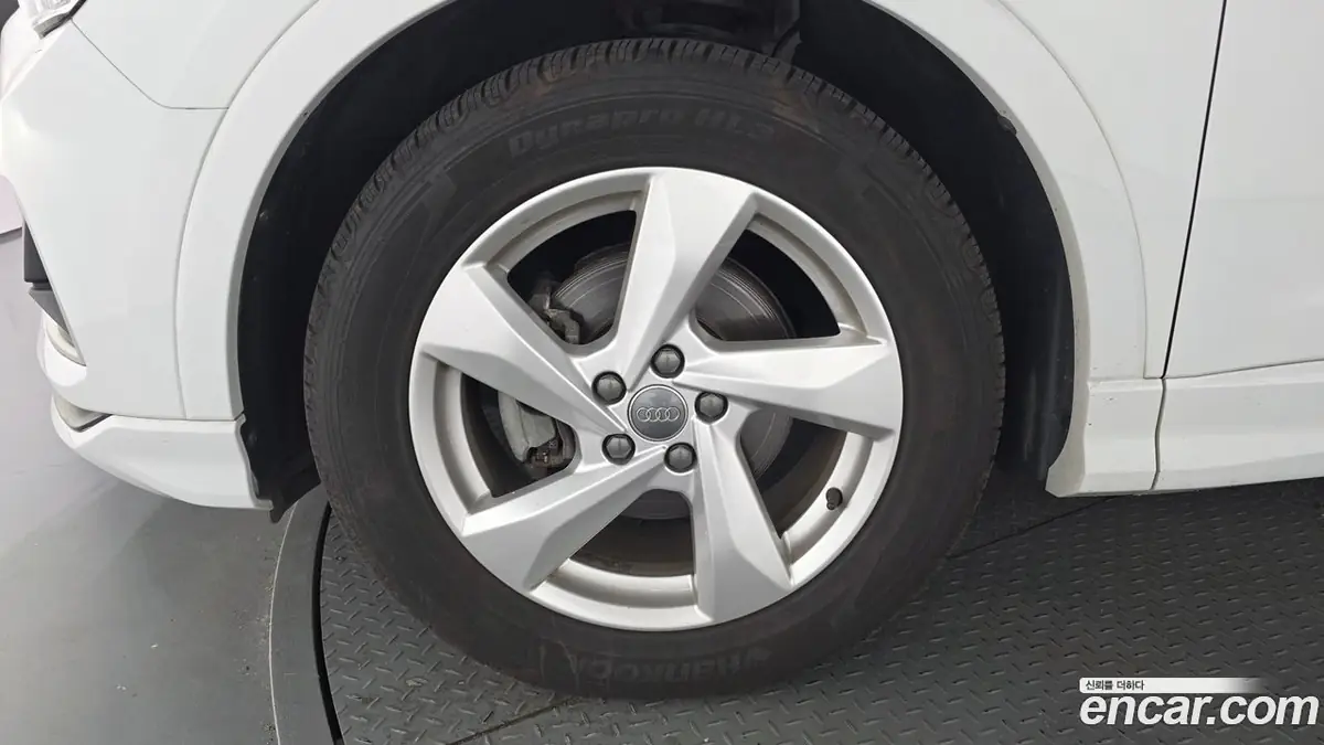 Audi Q3 2020 фото 5