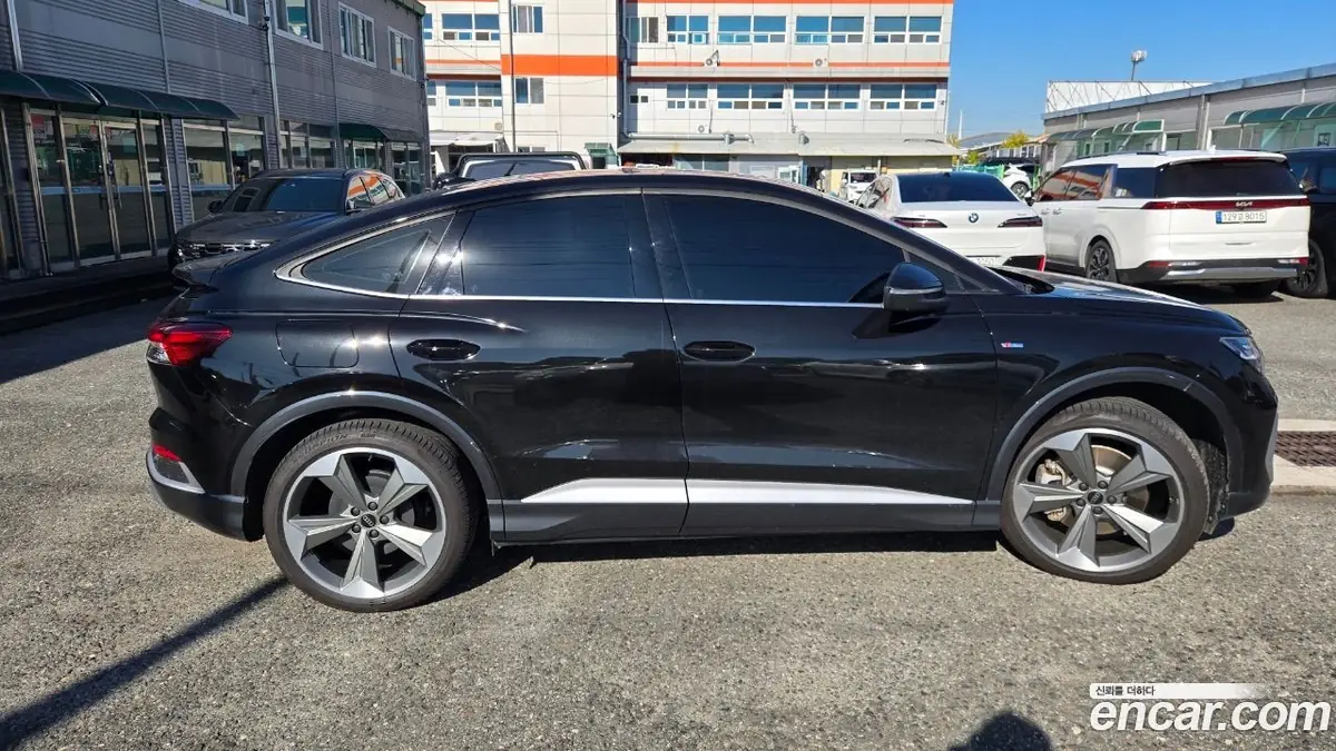 Audi Q4 e-tron 2026 фото 3