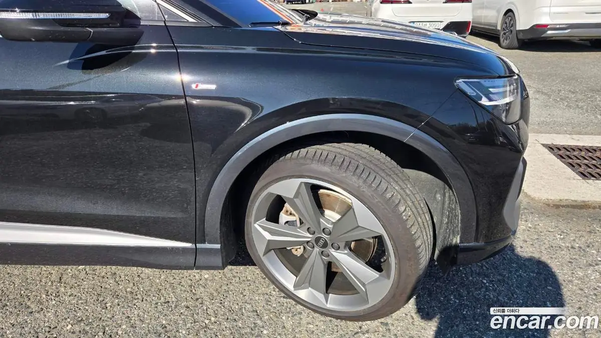 Audi Q4 e-tron 2026 фото 6