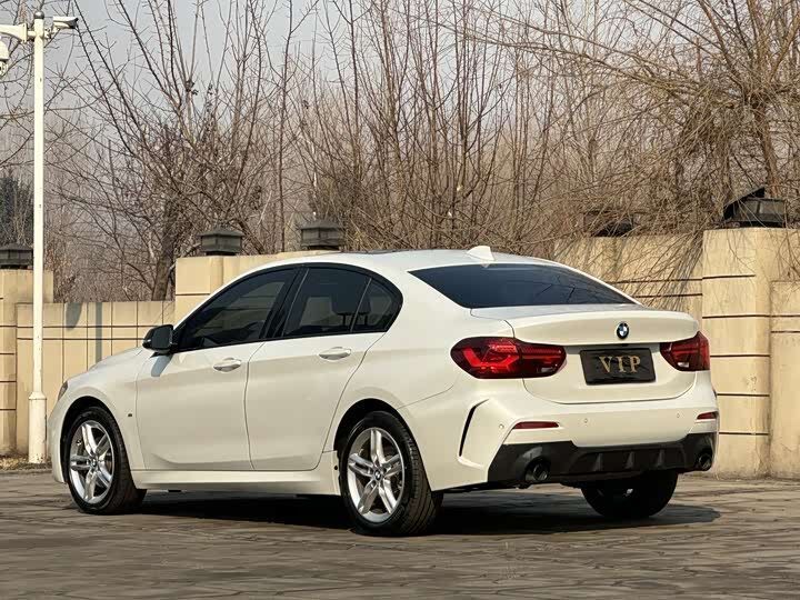 BMW 1-Series 120i M Sport Shadow Edition 2023 фото 3