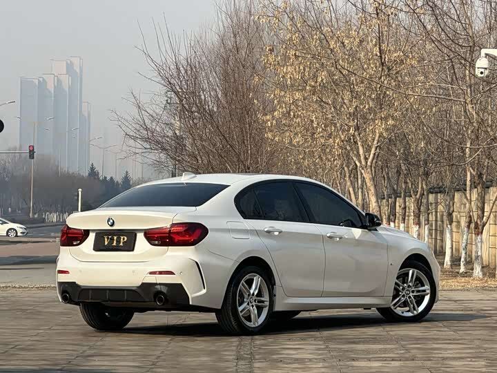 BMW 1-Series 120i M Sport Shadow Edition 2023 фото 4