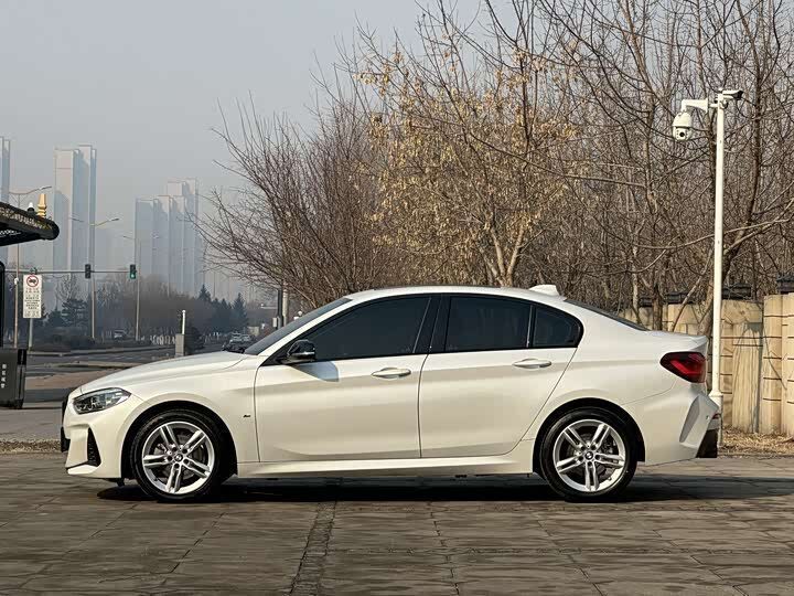 BMW 1-Series 120i M Sport Shadow Edition 2023 фото 5