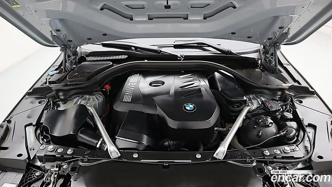 BMW 5 Series (G60) 2025 фото 19