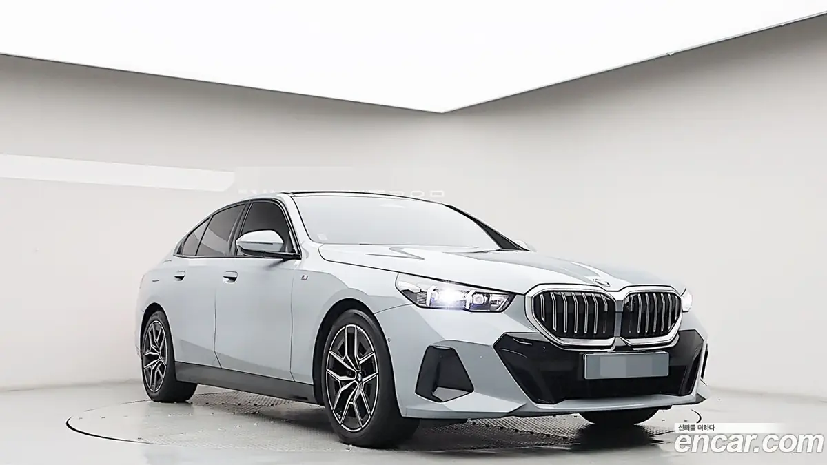 BMW 5 Series (G60) 2025 фото 3