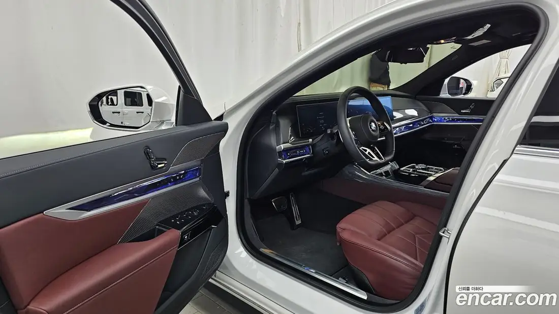 BMW 7 Series (G70) 2026 фото 10