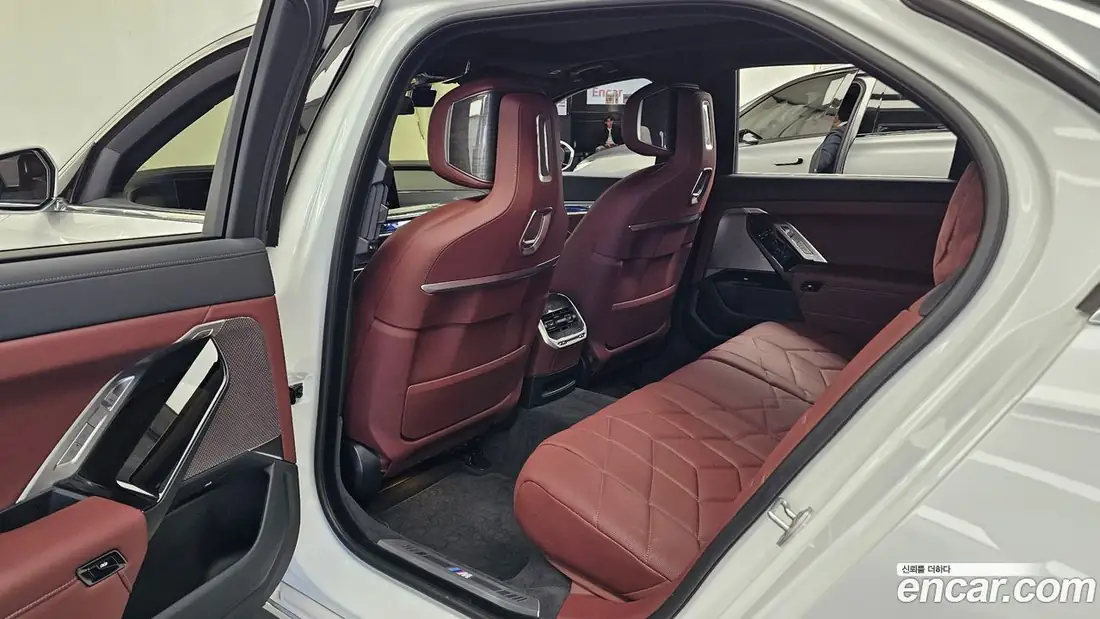 BMW 7 Series (G70) 2026 фото 11