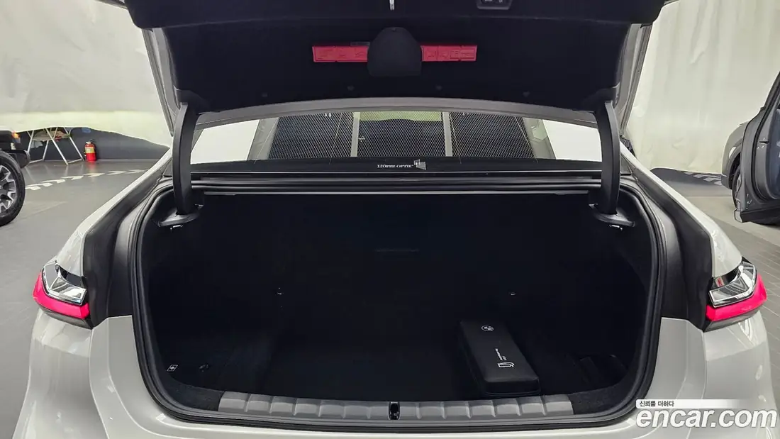 BMW 7 Series (G70) 2026 фото 18