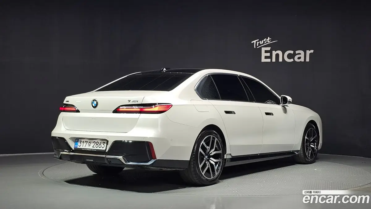 BMW 7 Series (G70) 2026 фото 2