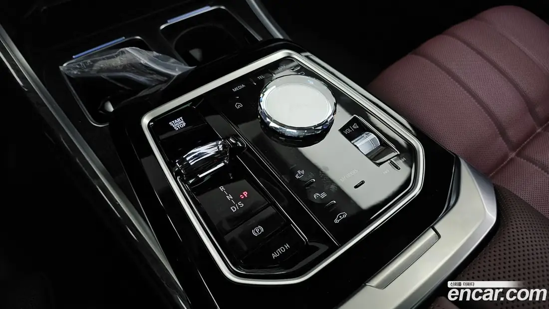 BMW 7 Series (G70) 2026 фото 9