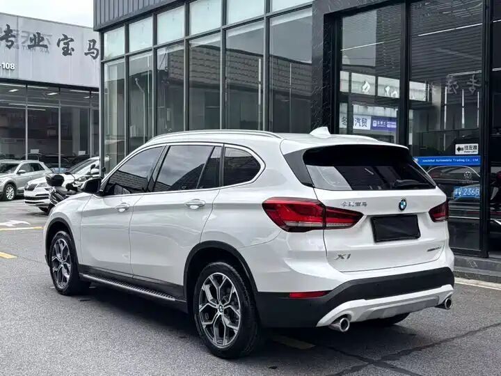 BMW X1 sDrive20Li Premium Ed. 2022 фото 2