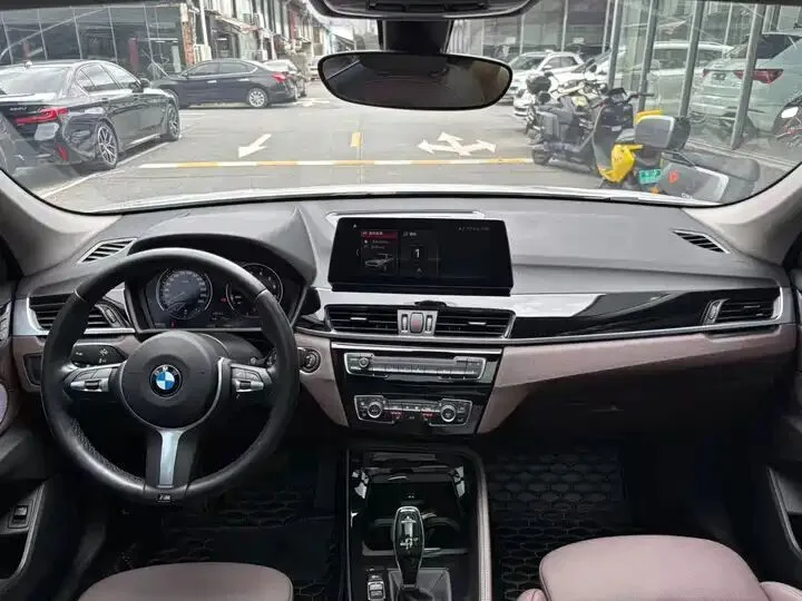 BMW X1 sDrive20Li Premium Ed. 2022 фото 4