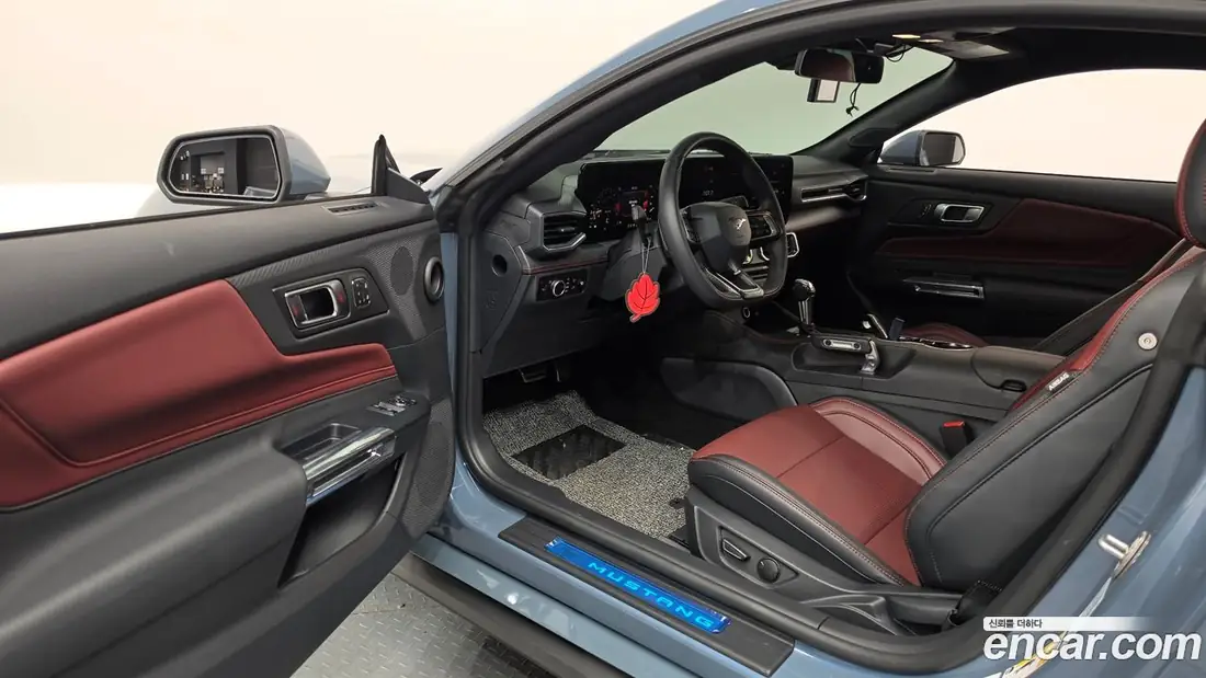 Ford Mustang 2025 фото 10