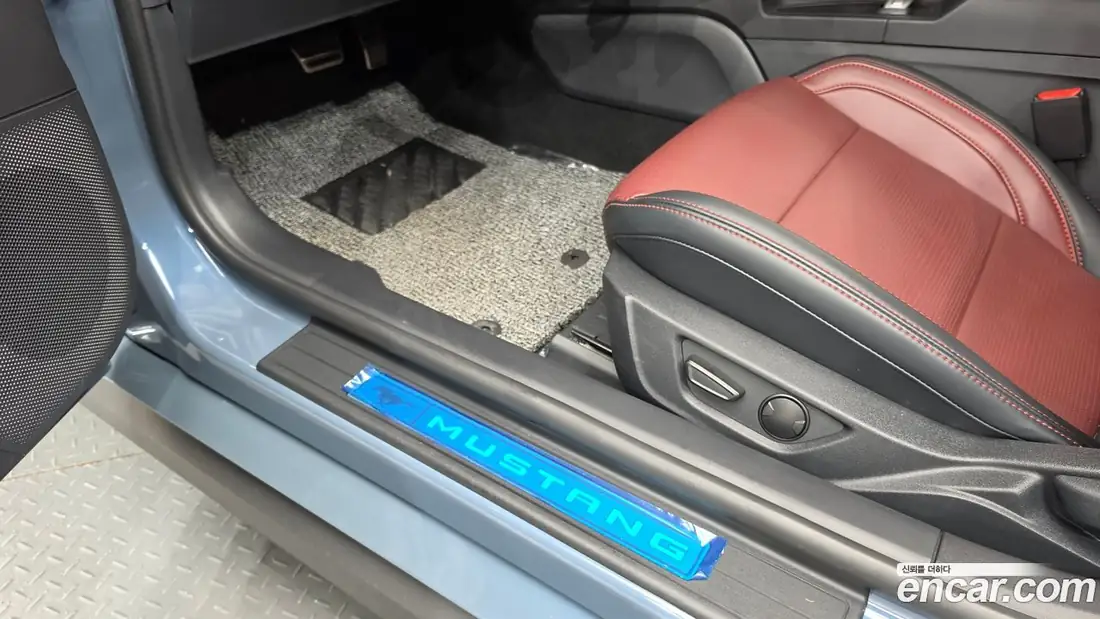 Ford Mustang 2025 фото 19