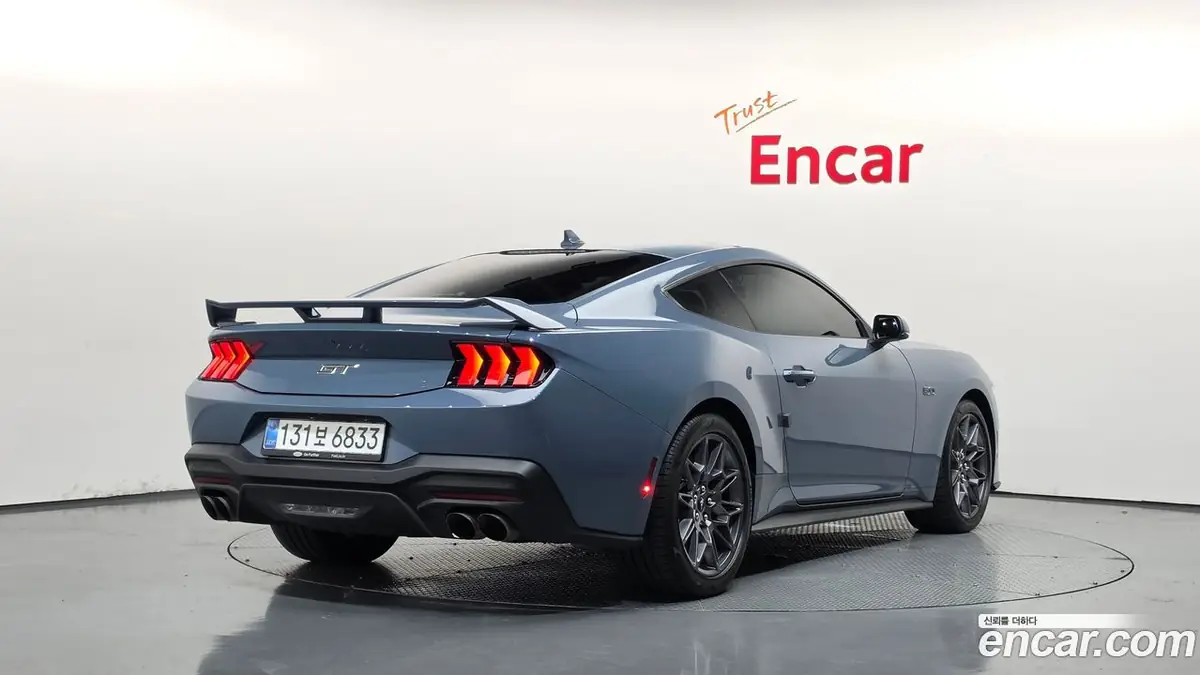 Ford Mustang 2025 фото 2