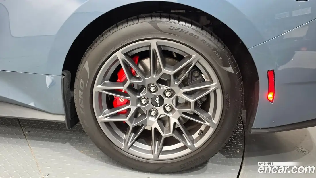 Ford Mustang 2025 фото 21