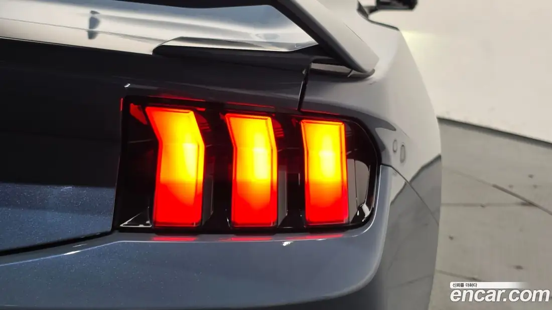 Ford Mustang 2025 фото 23