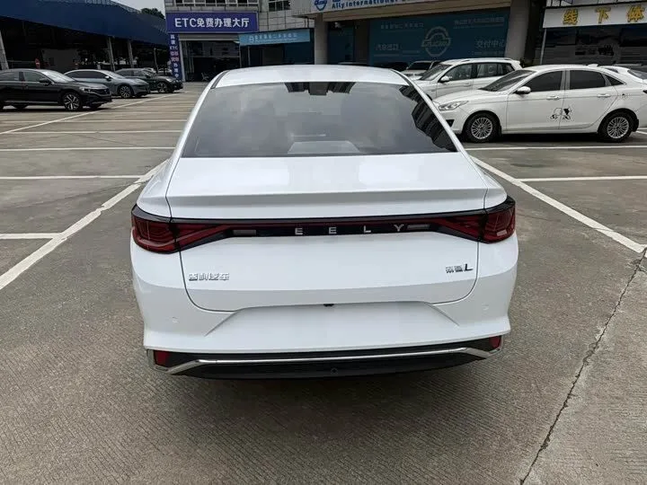 Geely Emgrand L Premium Edition 2022 фото 4