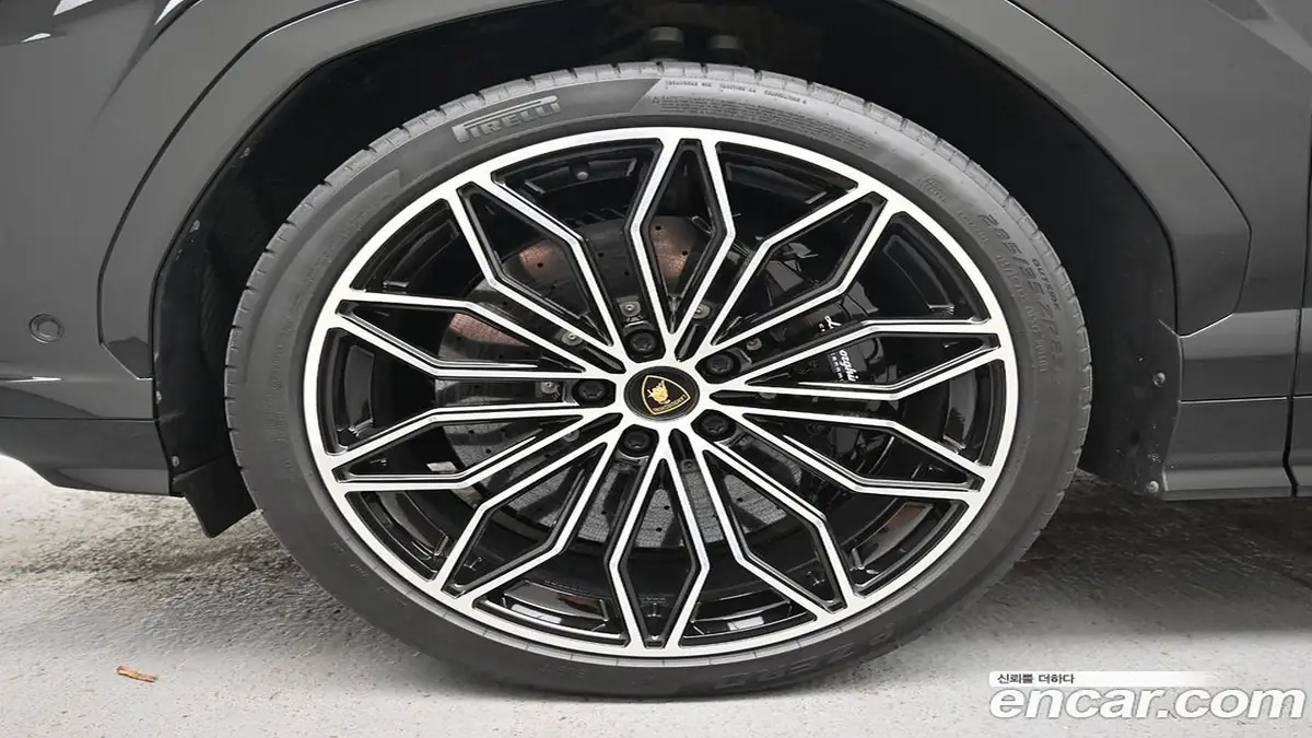 Lamborghini Urus SE 2025 фото 5