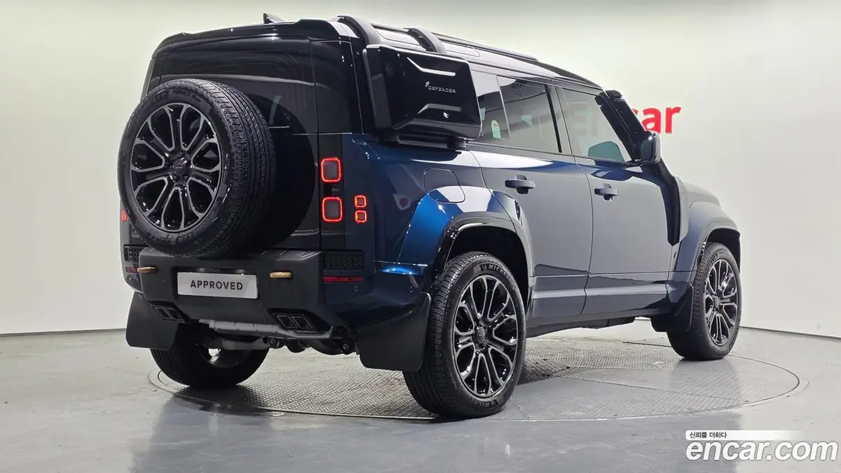 Land Rover Defender 110 Octa 2026 фото 2