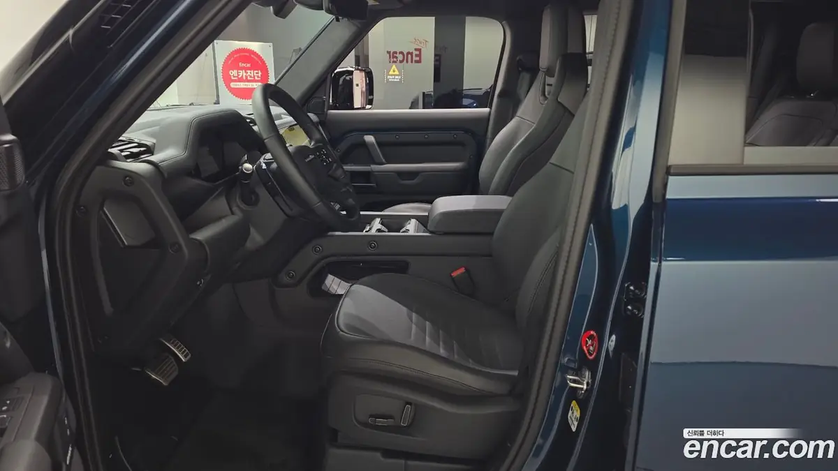 Land Rover Defender 110 Octa 2026 фото 3