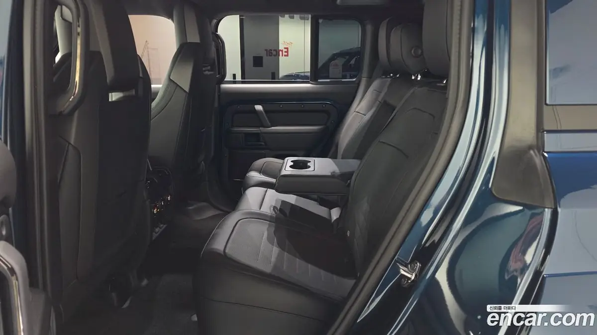 Land Rover Defender 110 Octa 2026 фото 4