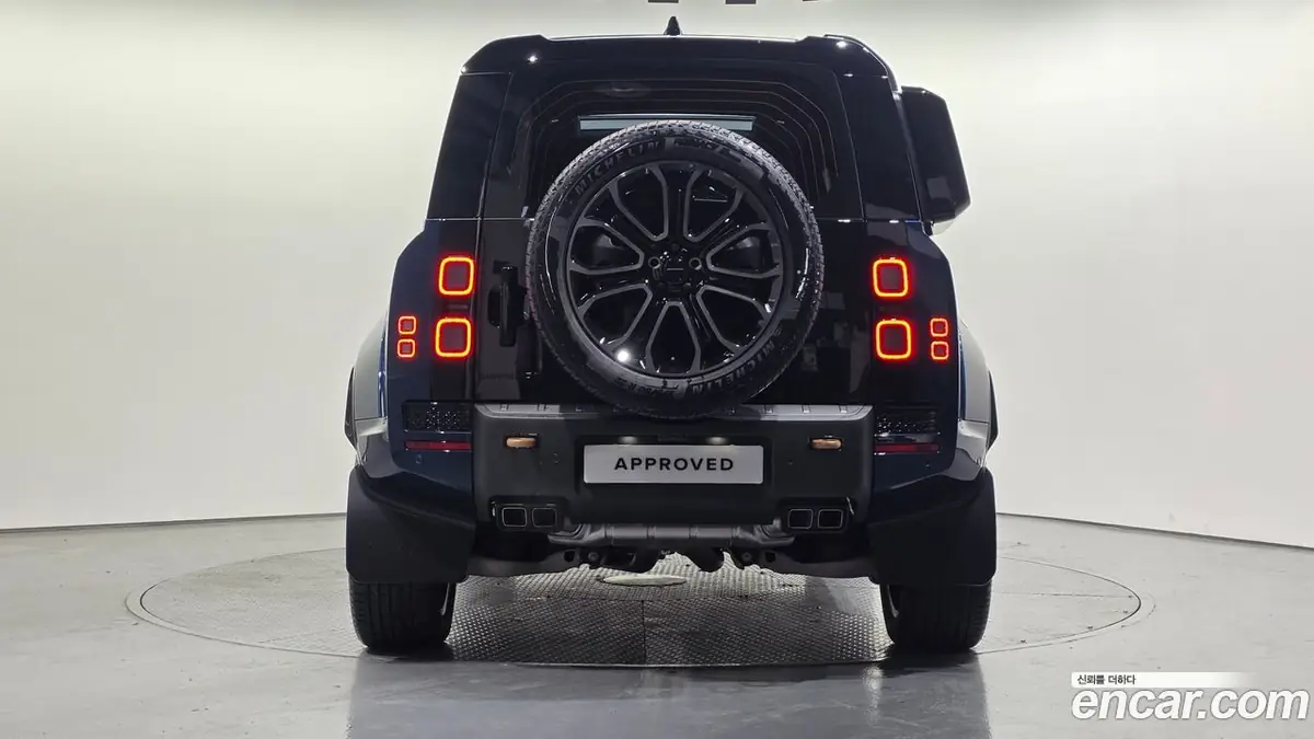 Land Rover Defender 110 Octa 2026 фото 6