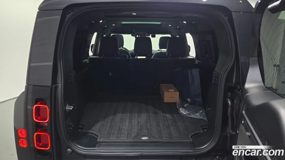 Land Rover Defender 130 2025 фото 10