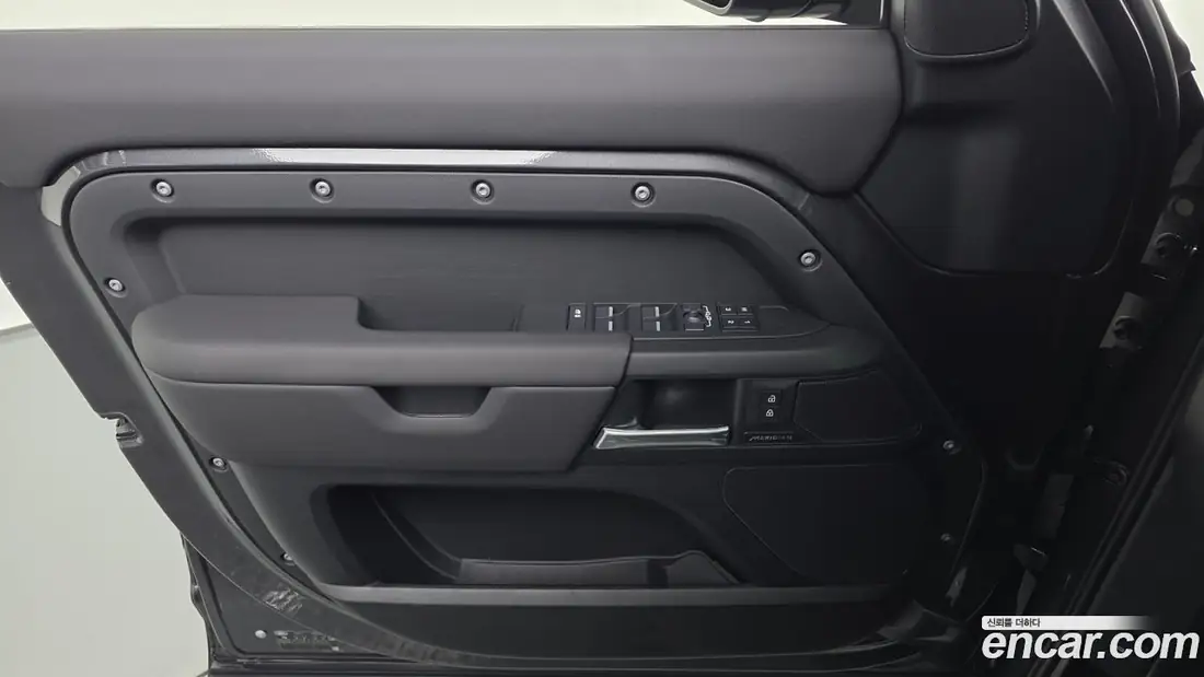 Land Rover Defender 130 2025 фото 24