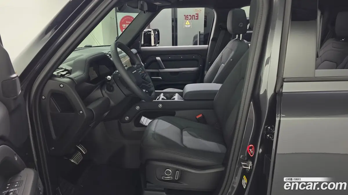 Land Rover Defender 130 2025 фото 3