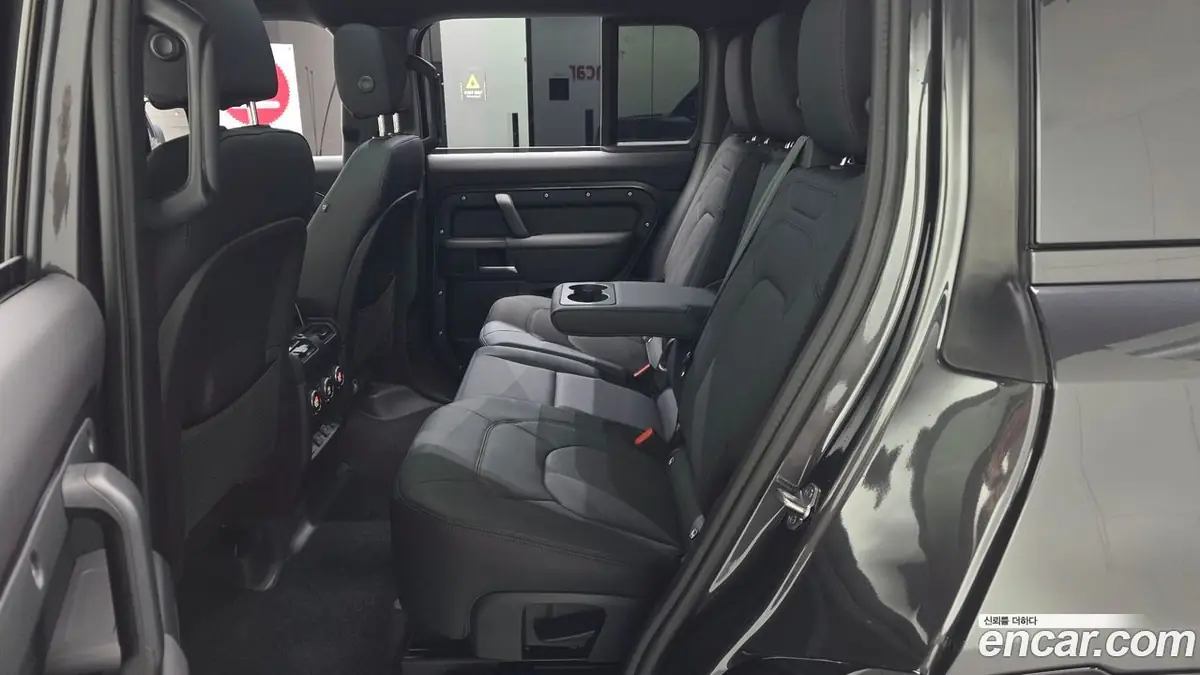 Land Rover Defender 130 2025 фото 4