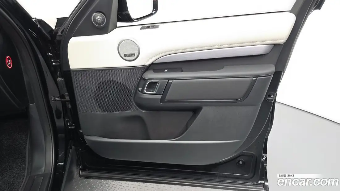 Land Rover Discovery 5 2025 фото 24