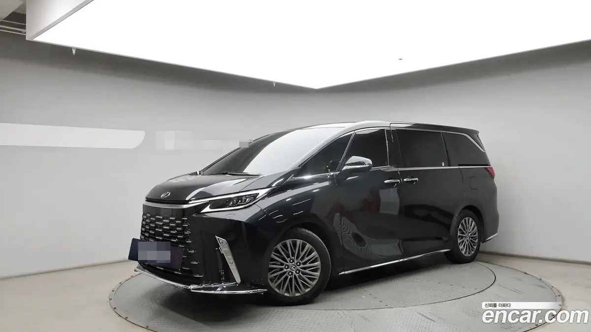 Lexus LM 500h 2025 фото 3