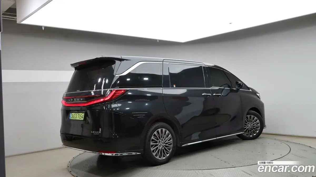 Lexus LM 500h 2025 фото 4