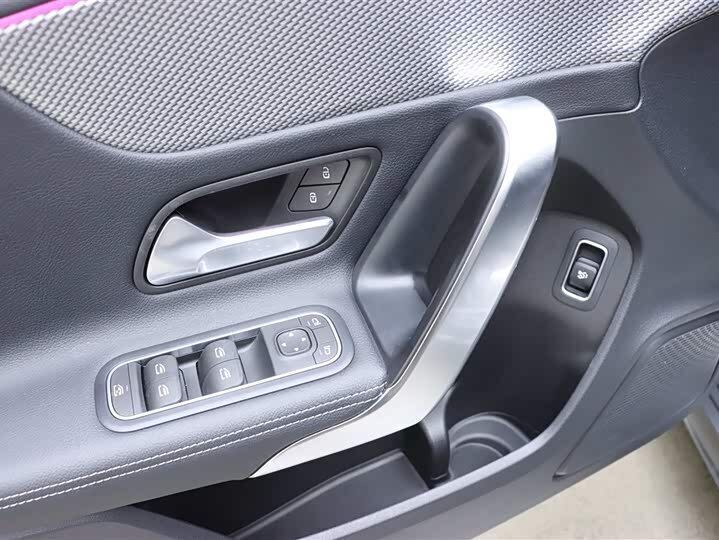 Mercedes-Benz A-Class A 180 2025 фото 5
