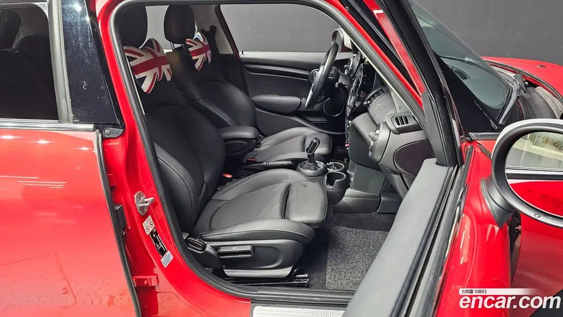 Mini Cooper 2021 фото 10