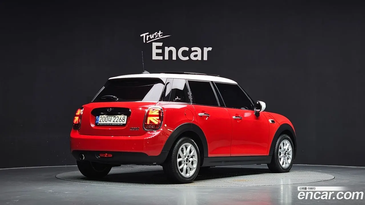 Mini Cooper 2021 фото 2