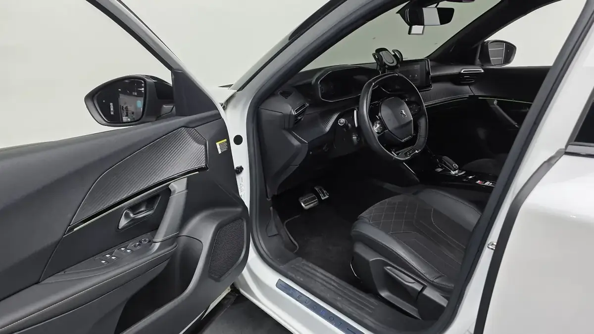 Peugeot 2008 2021 фото 6