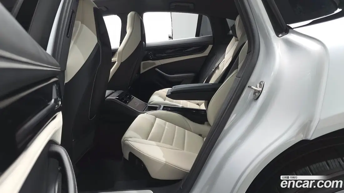 Porsche Panamera E-Hybrid 2025 фото 12