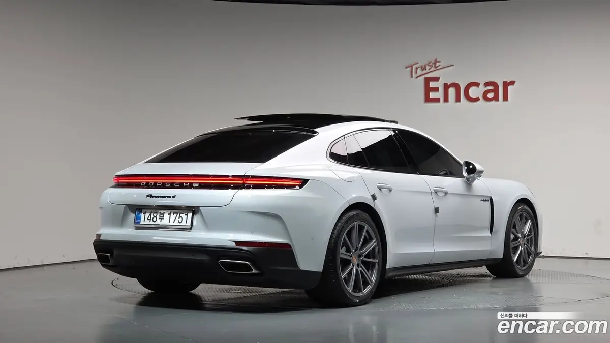 Porsche Panamera E-Hybrid 2025 фото 2