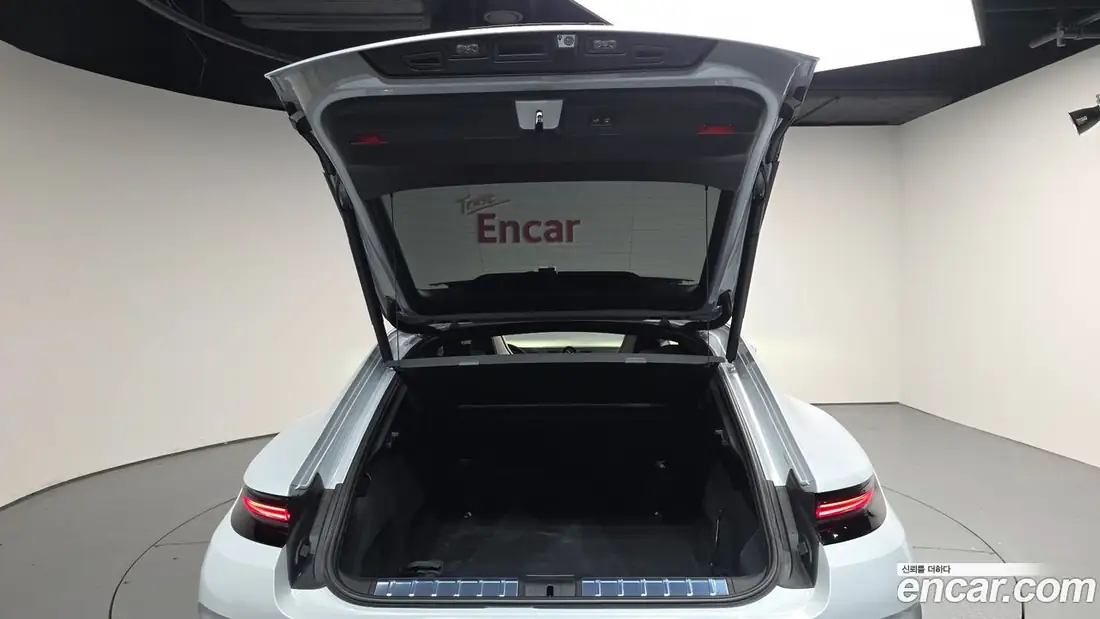 Porsche Panamera E-Hybrid 2025 фото 20