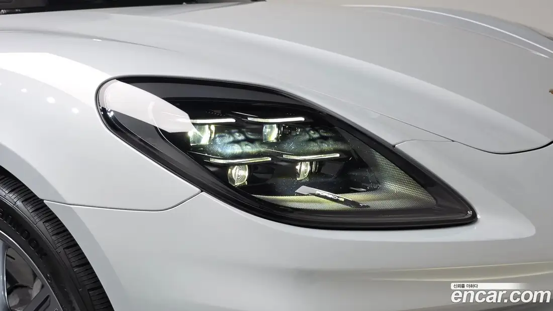 Porsche Panamera E-Hybrid 2025 фото 23