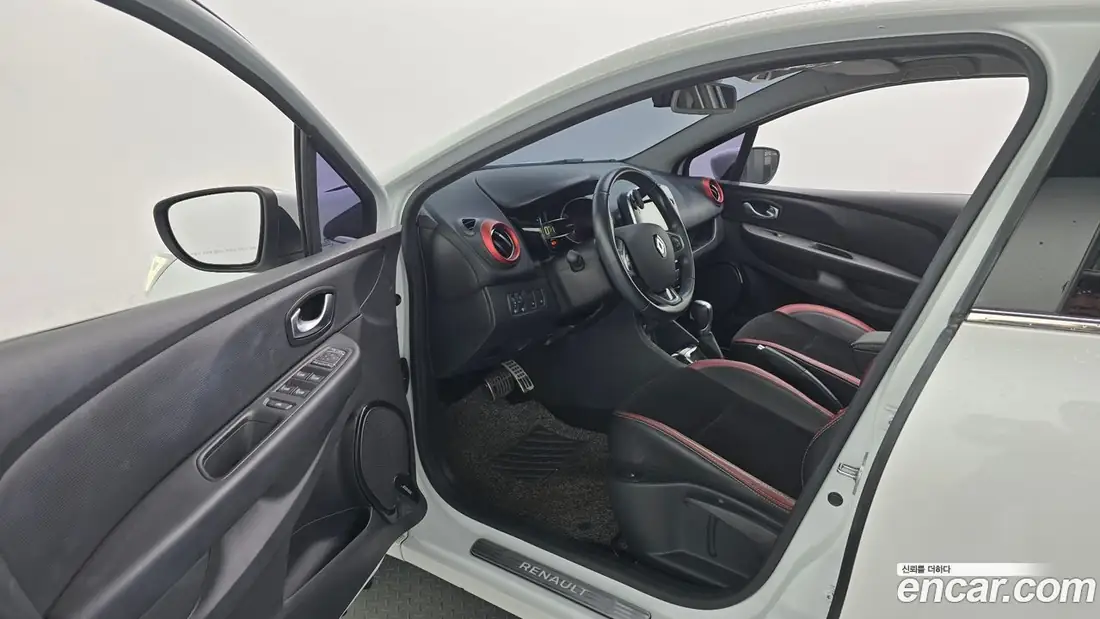 Renault Clio 2019 фото 10