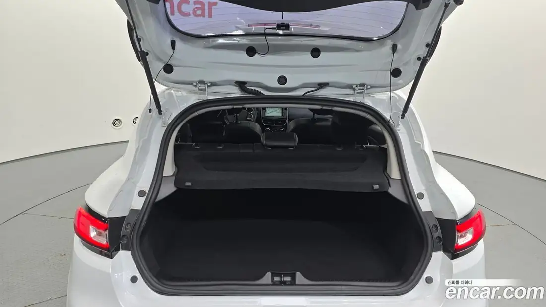 Renault Clio 2019 фото 19