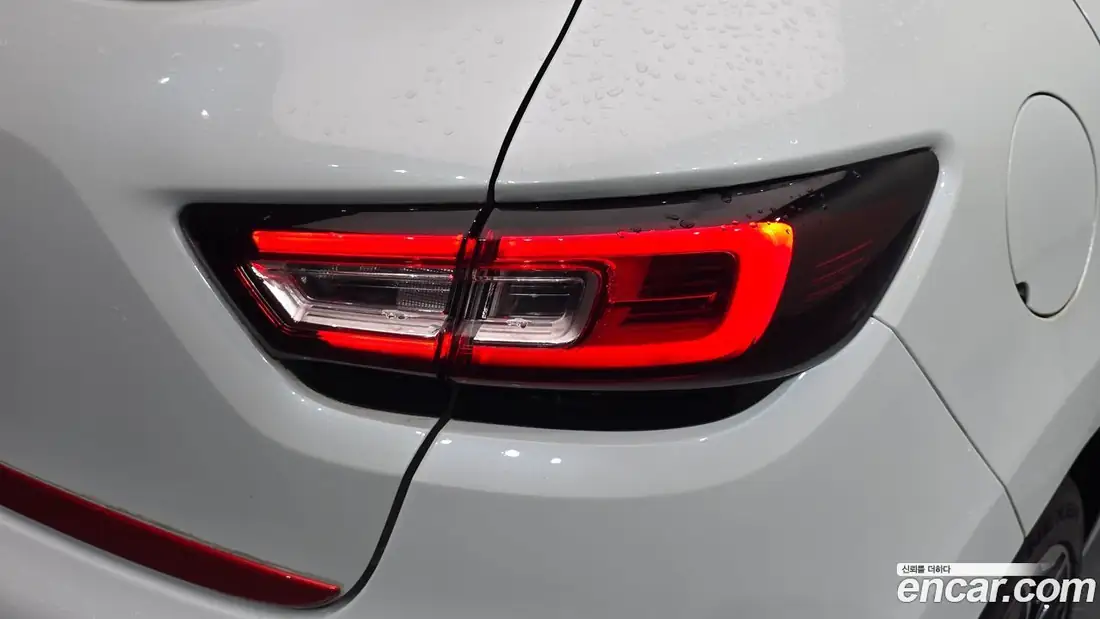 Renault Clio 2019 фото 23
