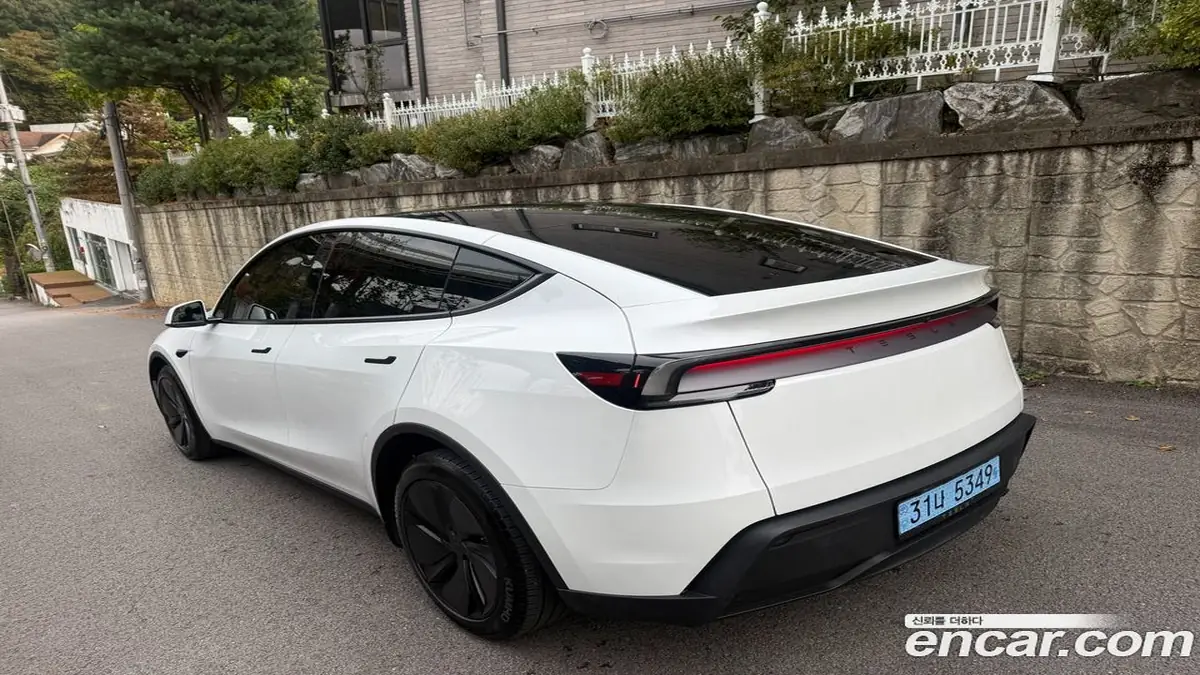 Tesla Model Y 2025 фото 6