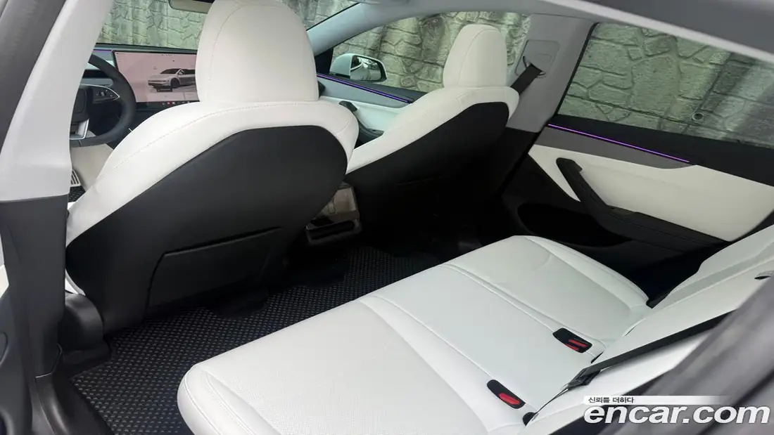 Tesla Model Y 2025 фото 9